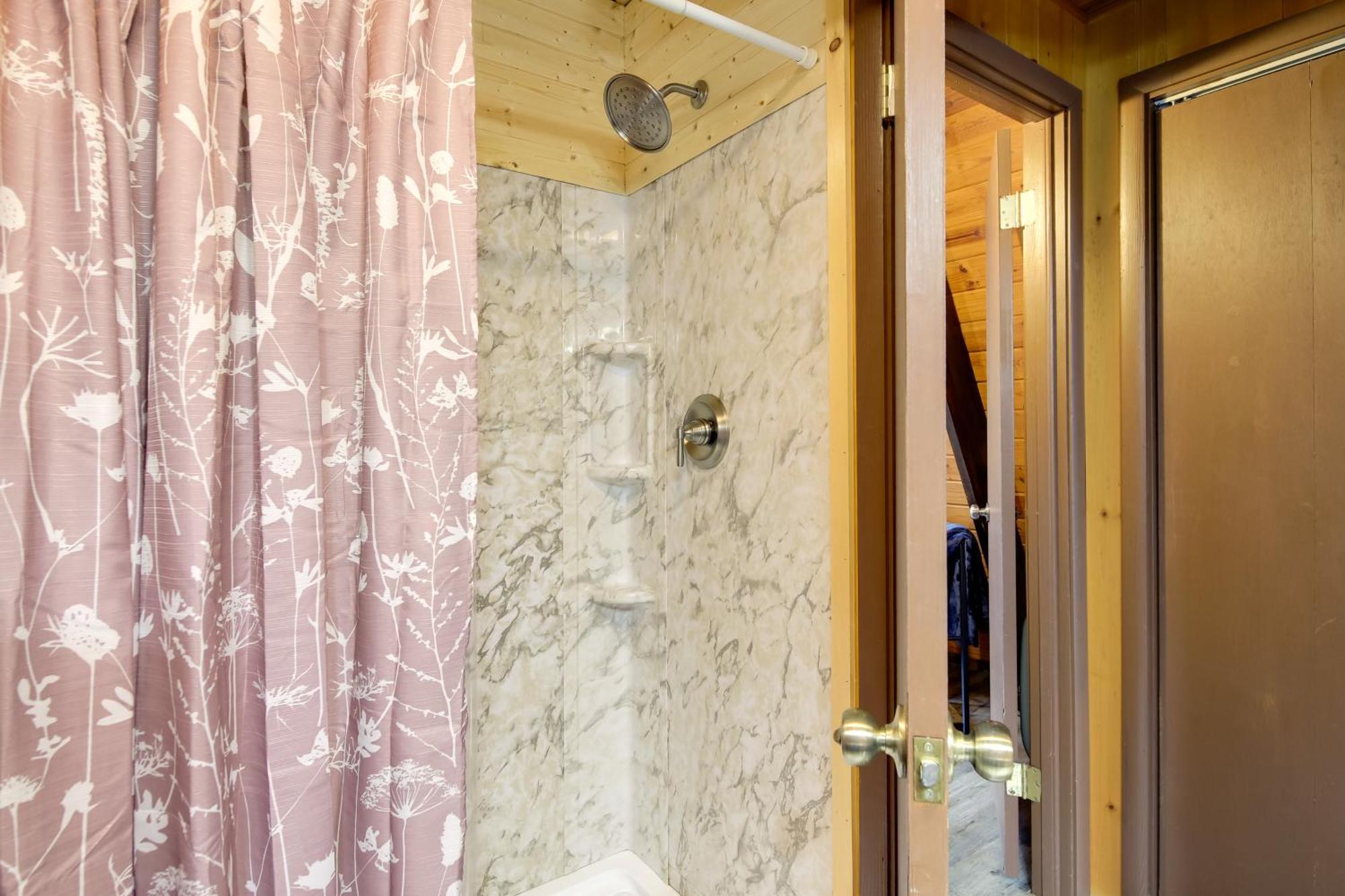 Gatlinburg A-Frame Home With Hot Tub Near Parkway Exterior foto