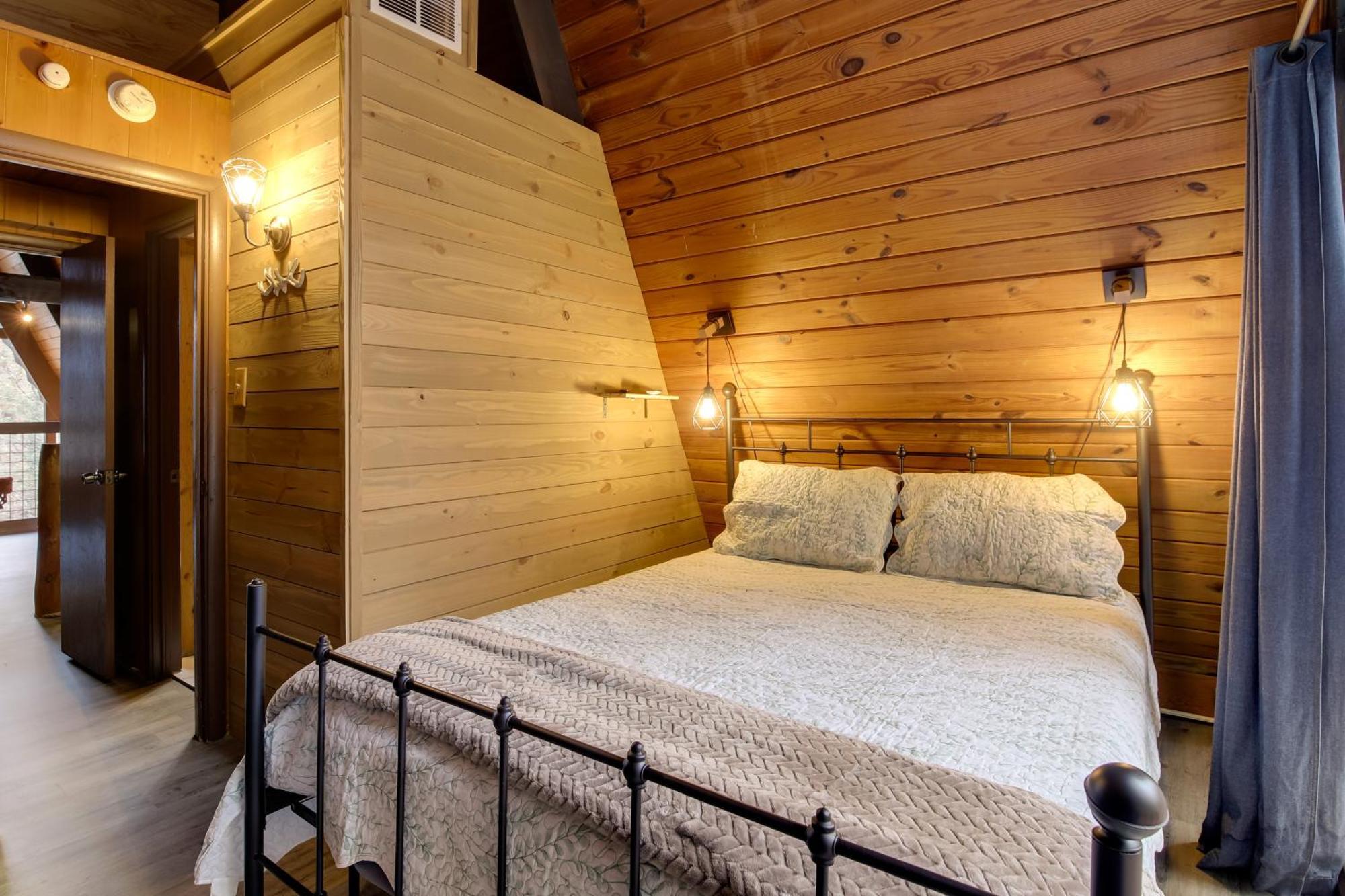 Gatlinburg A-Frame Home With Hot Tub Near Parkway Exterior foto